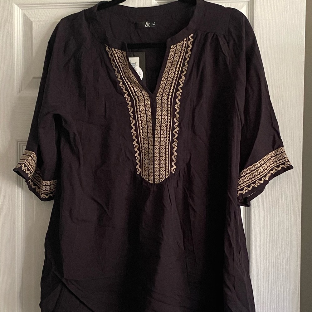 Ampersand Avenue Whisper Top